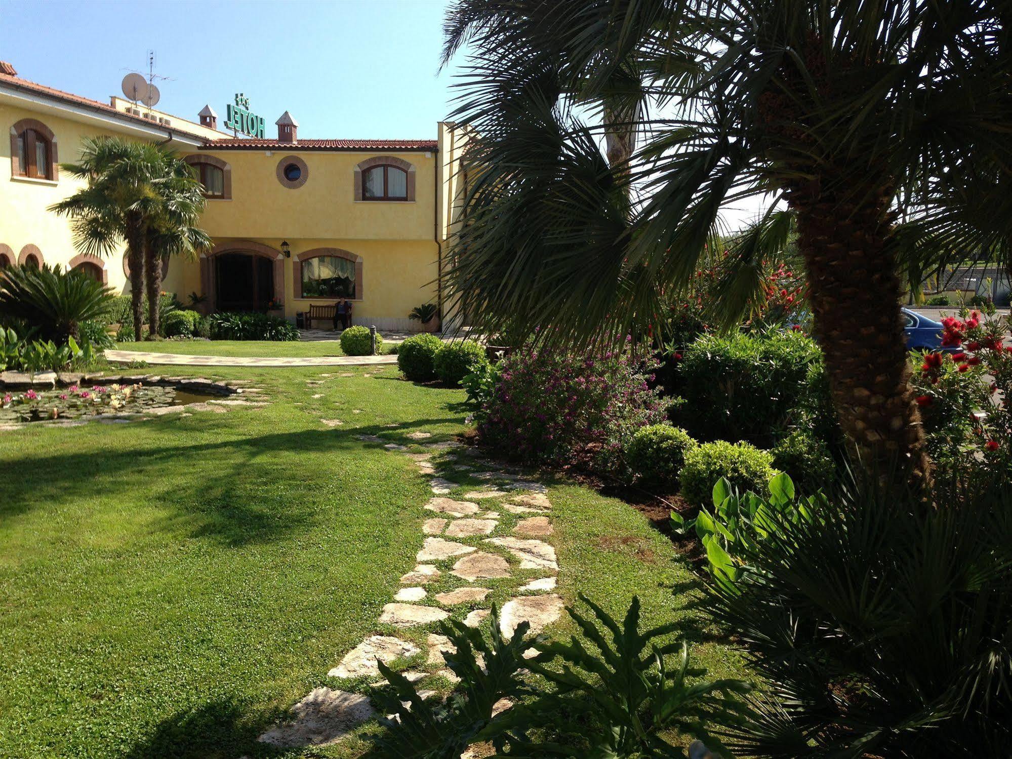 La Locanda Del Cavaliere Borgo Montello Exterior foto